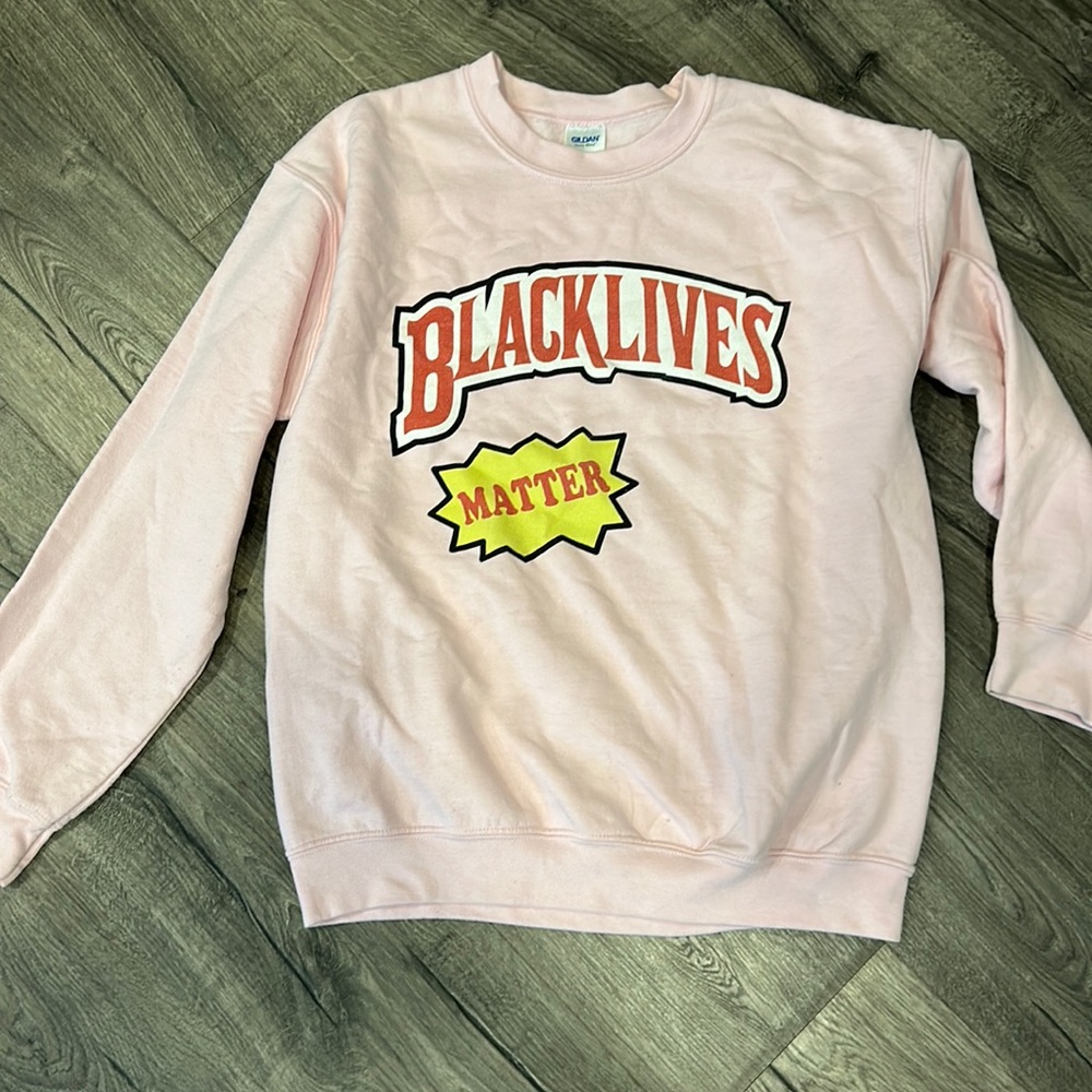 Black Lives Matter light pink crewneck - M